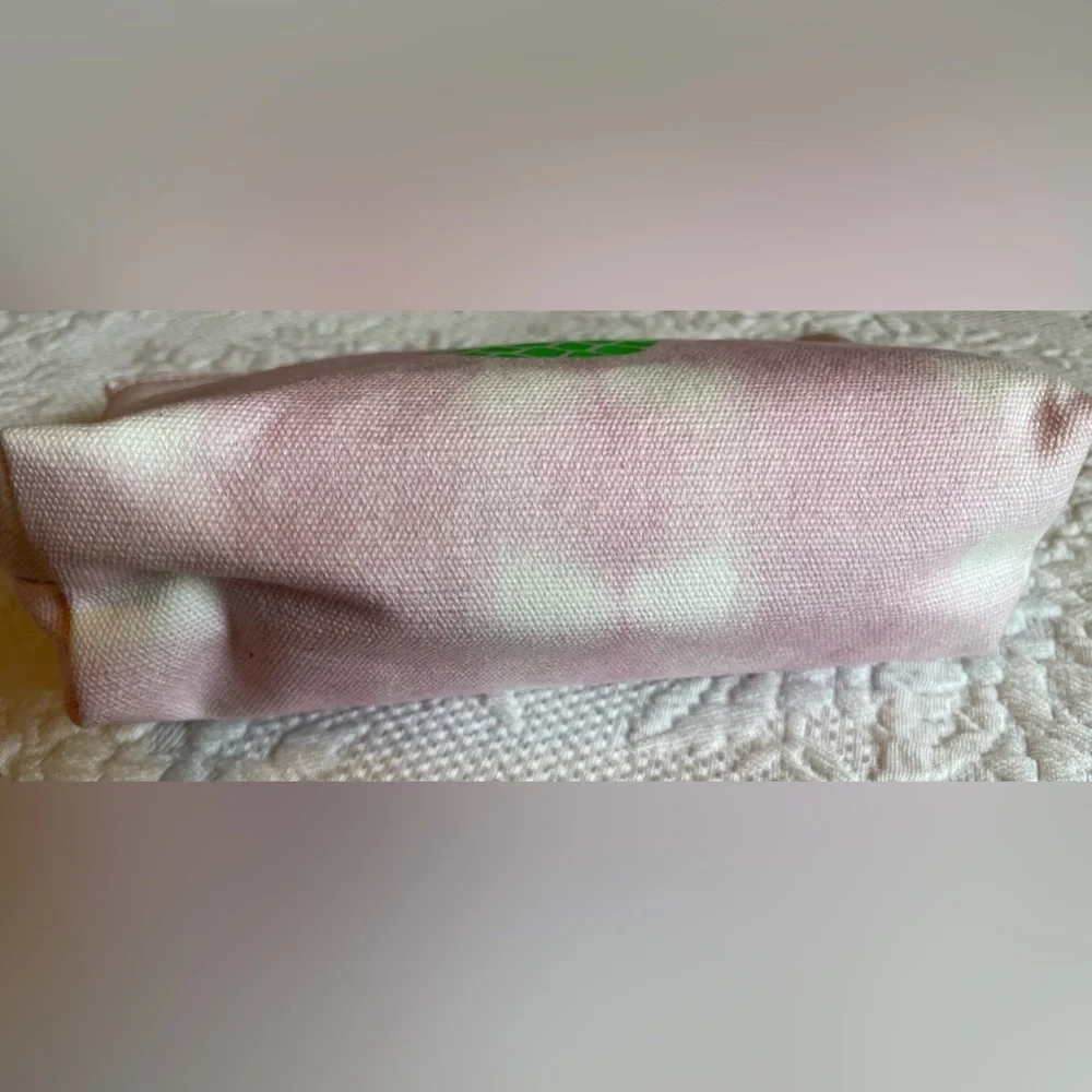 Koala Kanvas NWT makeup bag